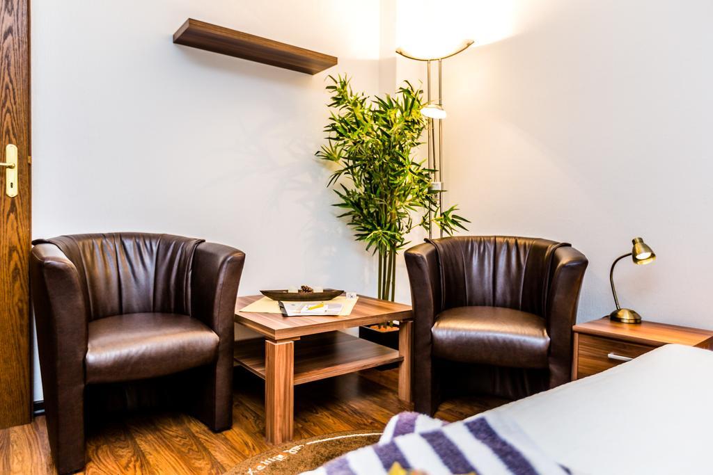 Hotel Schuetze Superior Huerth Room photo
